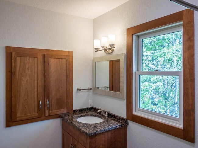 Building Photo - Beautiful Three Bedroom with Stunning View...