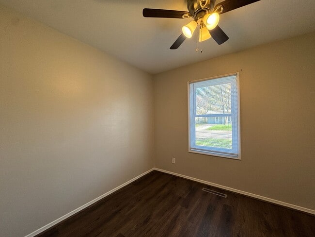 Building Photo - Updated 3 Bedroom in Southwood Neighborhood.