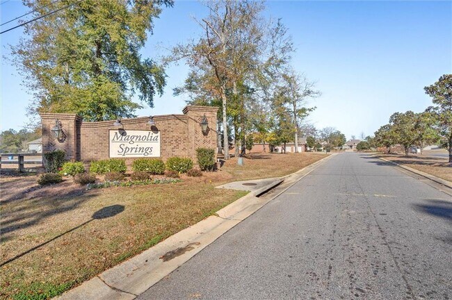 Building Photo - 2599 Cedarwood St