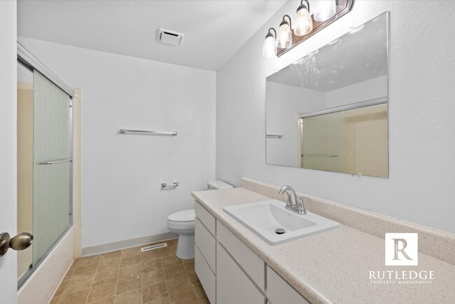 Building Photo - 826 Bennett Ave