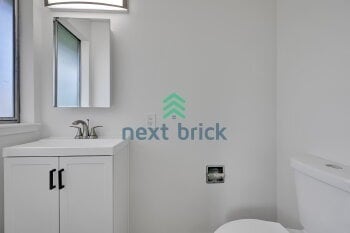 Building Photo - Charming Single-Story Retreat in a Quiet Kent Neighborhood!