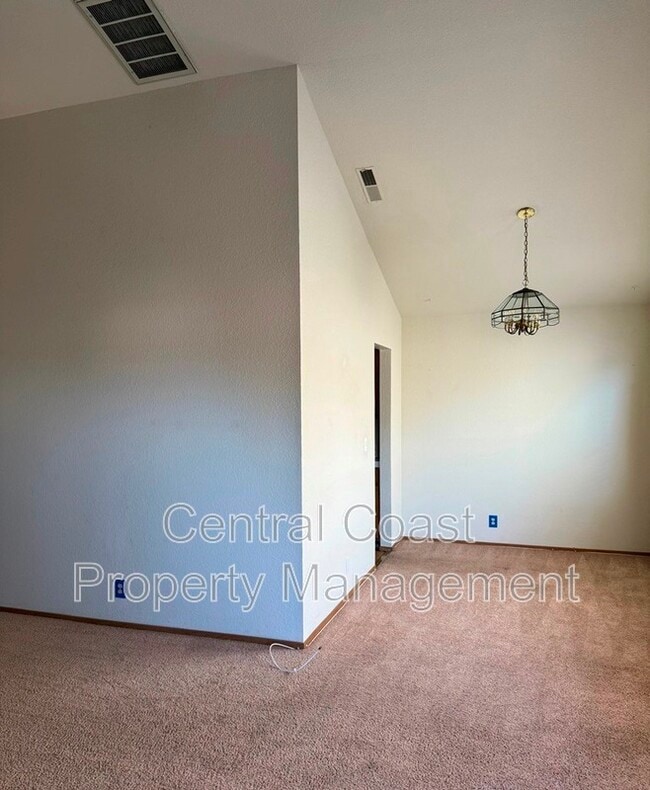 Building Photo - 161 Pebble Pl