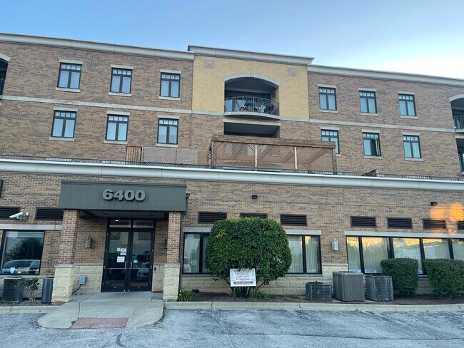 Primary Photo - 6400 N Northwest Hwy