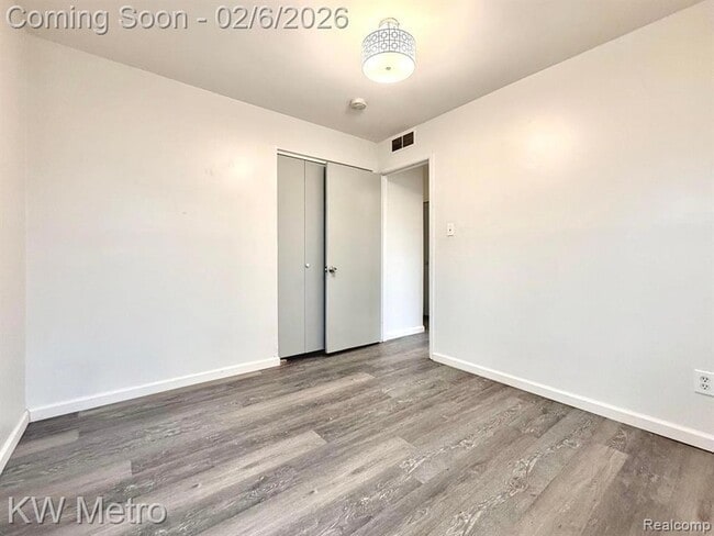 Building Photo - 13231 Albany St