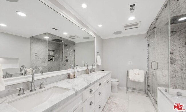 Building Photo - 4330 Romero Dr
