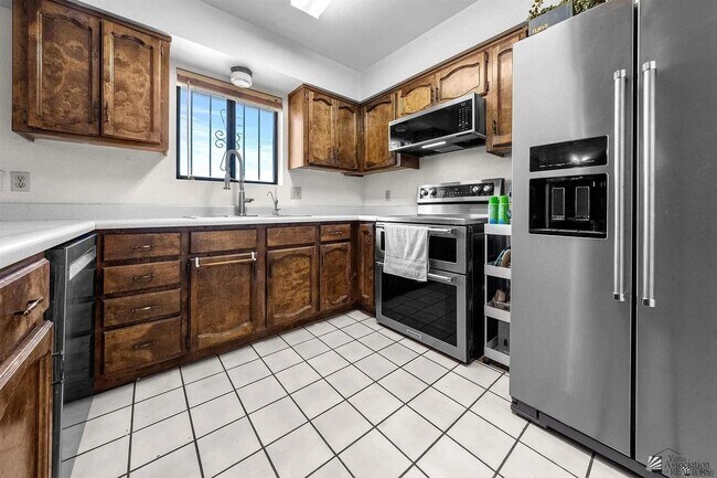 Building Photo - 3431 E Cecelia Ln