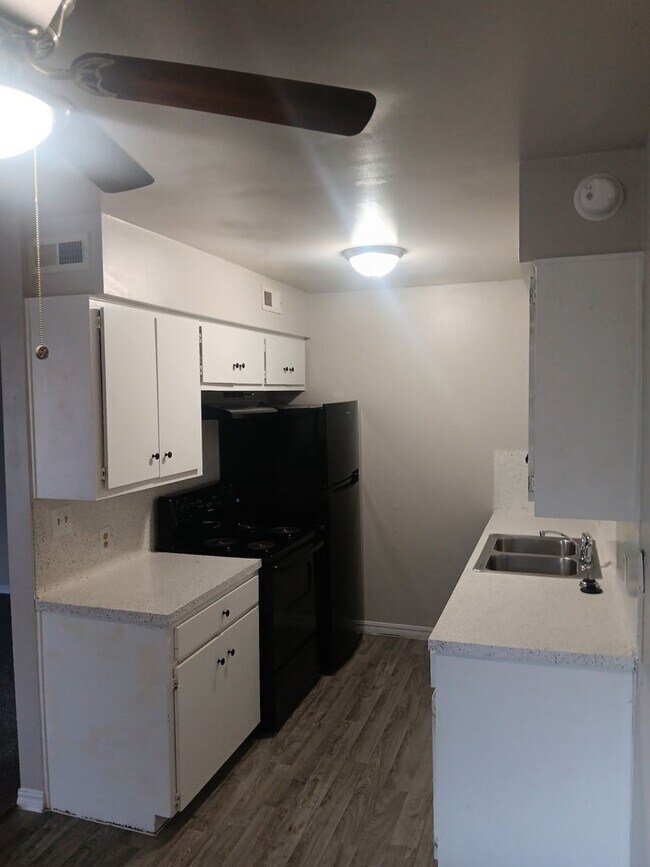 Building Photo - 5112 S Delaware Pl
