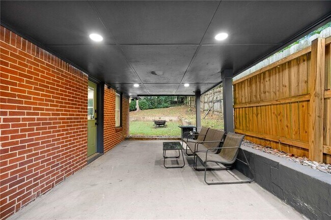 Building Photo - 1857 Boulderview Dr SE