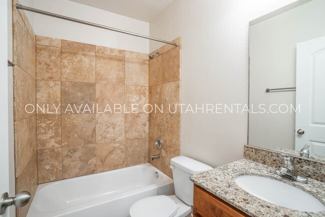 Building Photo - 698 1600 S