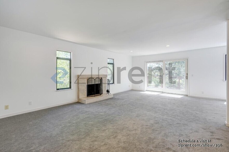Building Photo - 8 Balra Dr