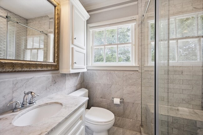 Building Photo - 6420 Buffalo Speedway