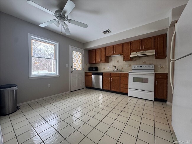 Building Photo - 2217 NY-300