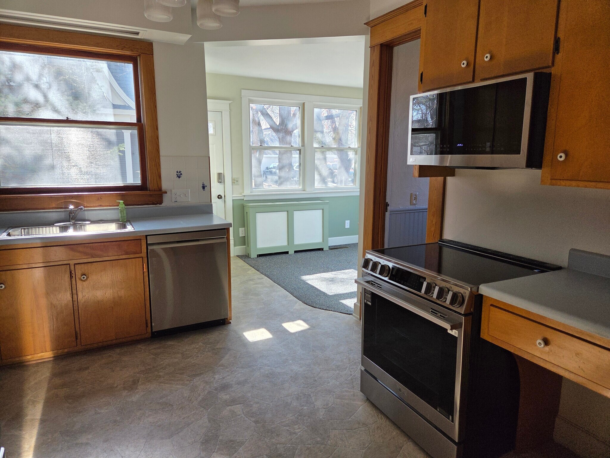 Building Photo - 511 W 1st St