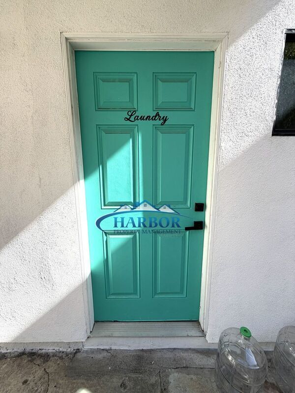 Building Photo - 1054 W 23rd St