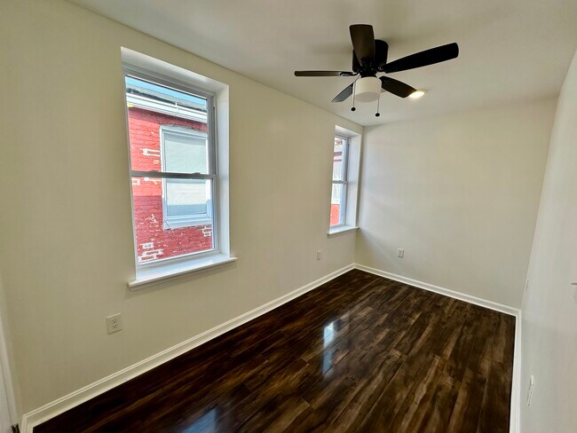 Building Photo - 312 S Eden St