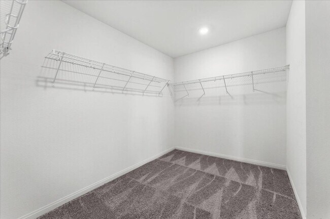 Building Photo - Gorgeous Five Bedroom in the SW! Solar panels!