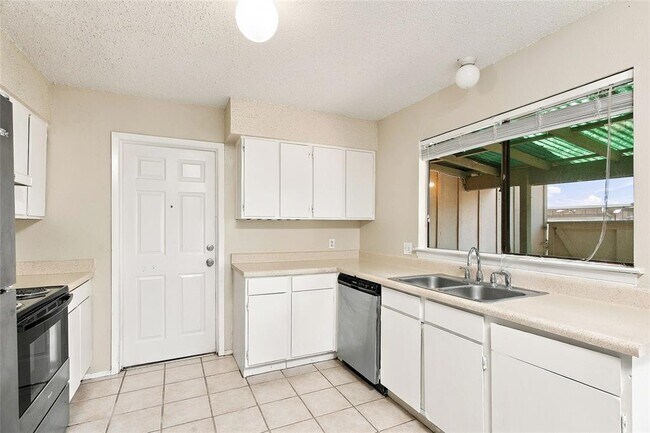 Building Photo - 902 Park Village Cove