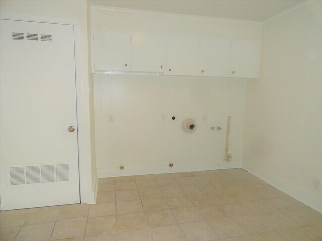 Building Photo - 2528 Avenue K
