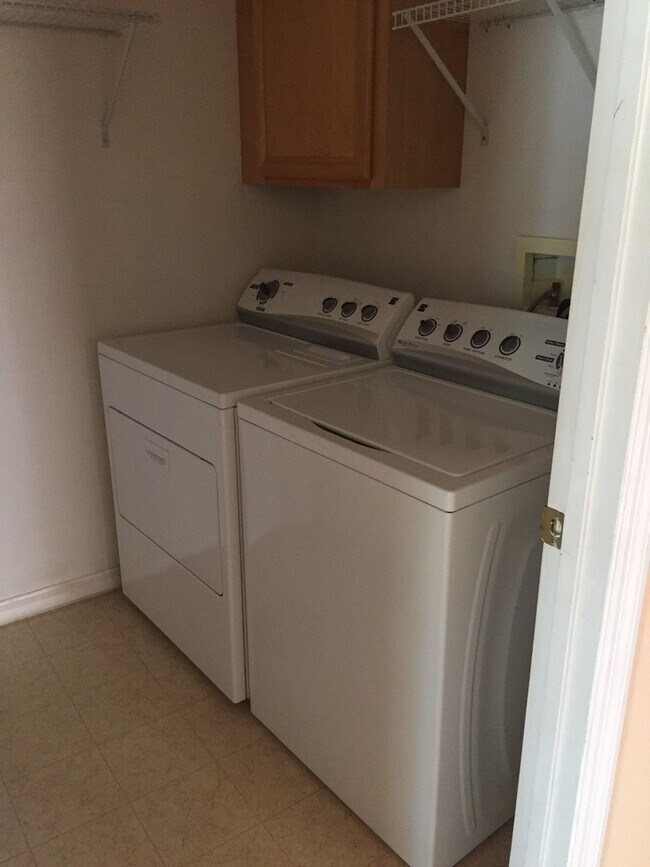 Building Photo - Charming 4-Bedroom Home with Spacious Yard...