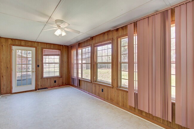 Building Photo - 1860 Piper Dr