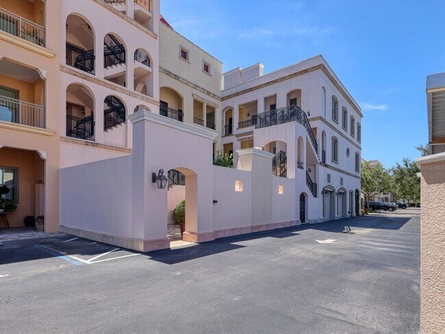 Building Photo - 525 N Orange Ave