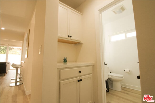 Building Photo - 9042 Phyllis Ave