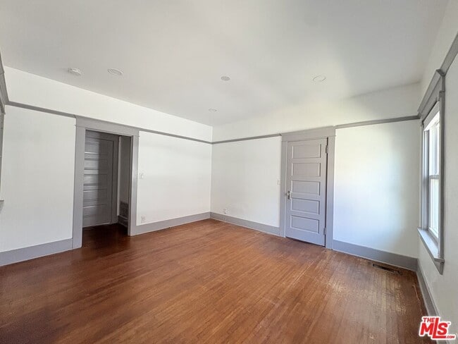 Building Photo - 613 N Lucerne Blvd