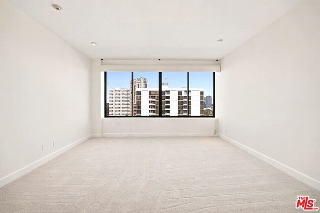 Building Photo - 10724 Wilshire Blvd