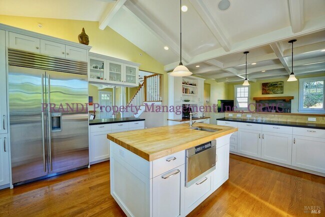 Building Photo - 422 Live Oak Dr