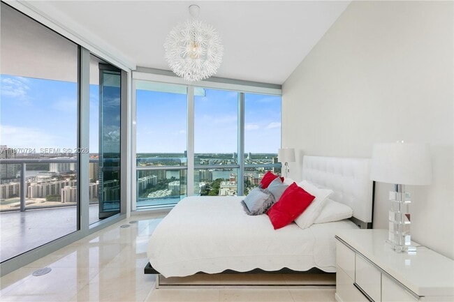 Building Photo - 17121 Collins Ave