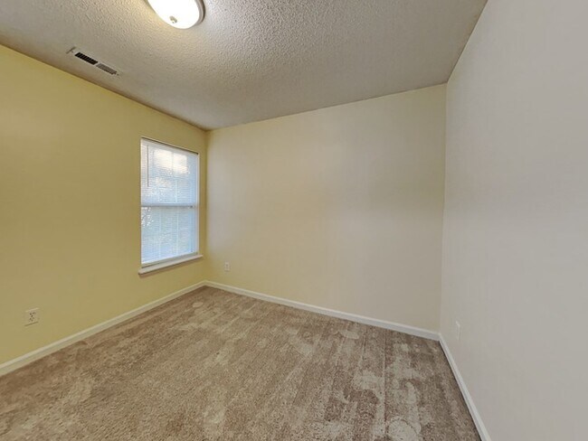 Building Photo - Sign today for FREE RENT! 4BR/2.5BA home i...