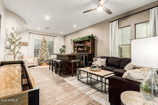 Building Photo - 9250 E Via De Vaquero Dr