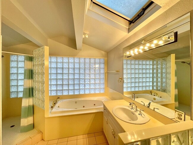 Building Photo - Great home for rent