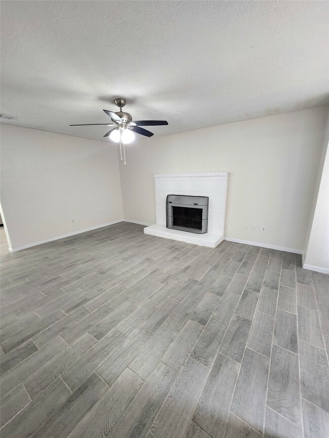 Building Photo - 10047 Emerald Creek Dr