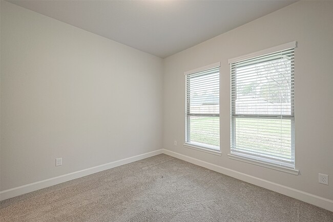 Building Photo - 213 McCrea Ct