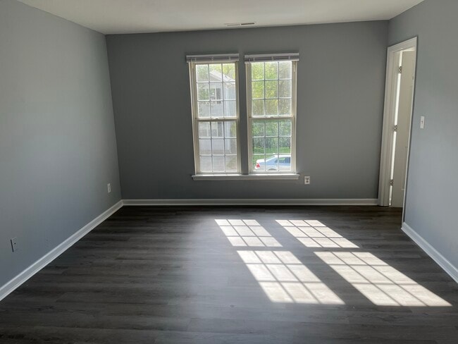 Building Photo - 408 Gladstone Dr