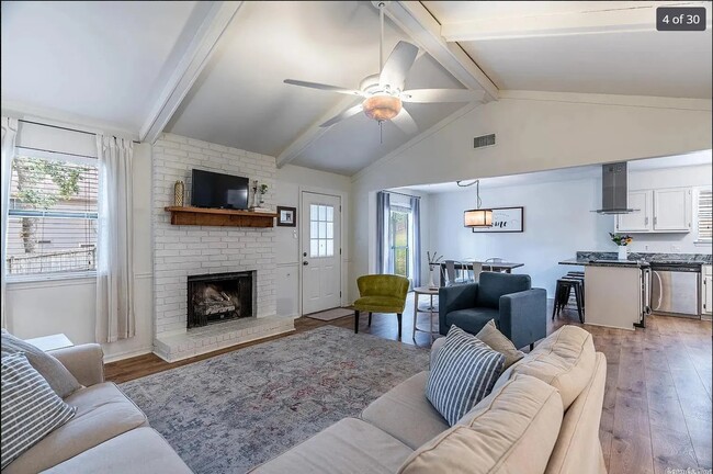 Building Photo - 2214 Maple Ridge Rd