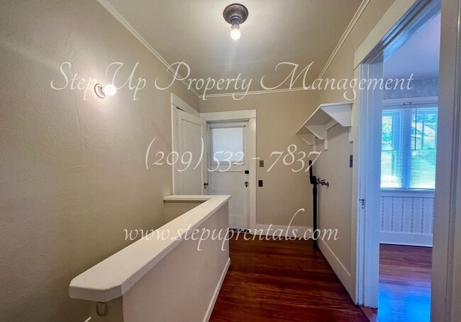 Building Photo - Beautiful 1920's 3 Bed 1 Bath Home Within ...