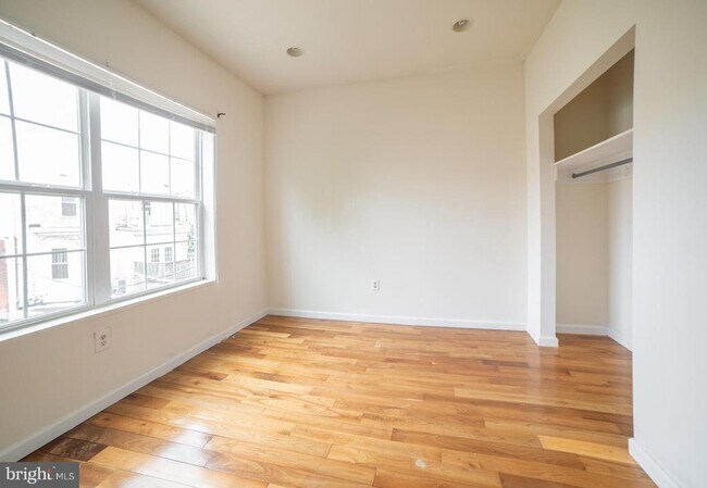 Building Photo - 1830 N 16th St