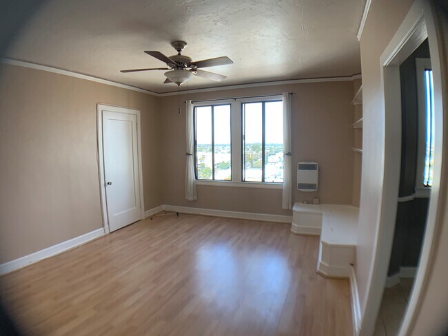 Building Photo - 315 W 3rd St