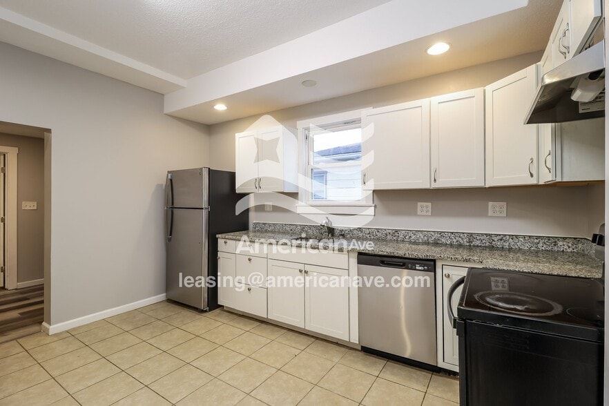 Building Photo - 831 Greenwood Ave