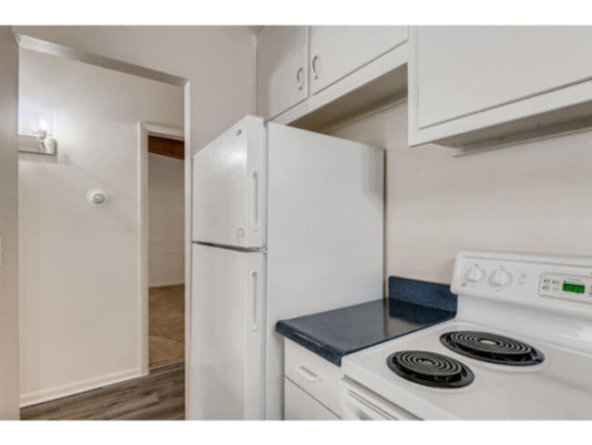 Building Photo - Lovely 2 bedroom apartment near downtown L...