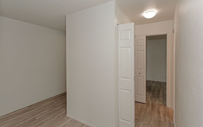 Building Photo - Condo on Beautiful Carlsbad Lagoon!!