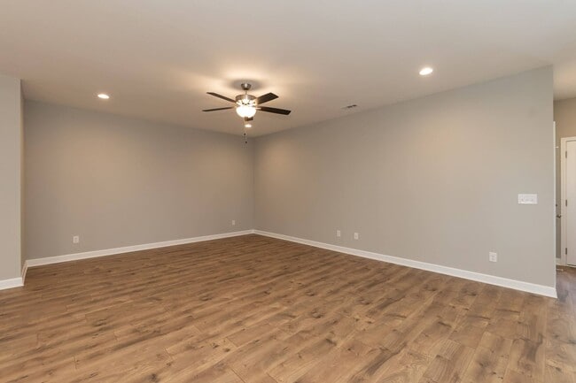 Building Photo - Four Bedroom Home