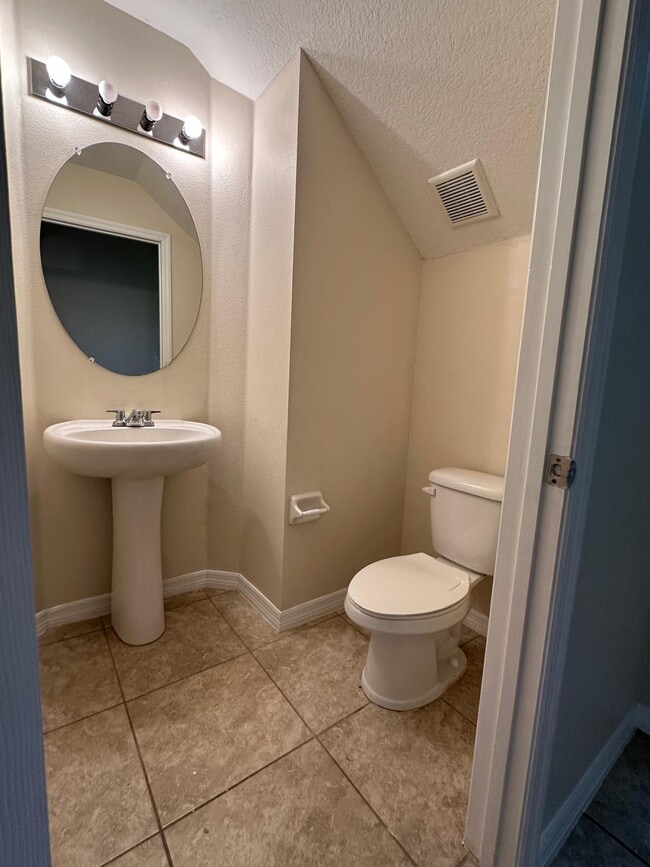 Building Photo - 2495 Seven Oaks Dr