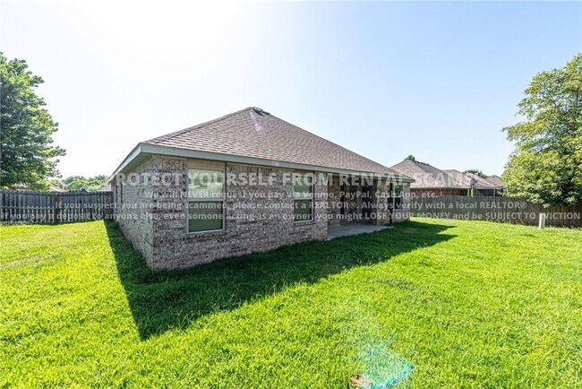 Building Photo - 2609 N Brush Creek Dr