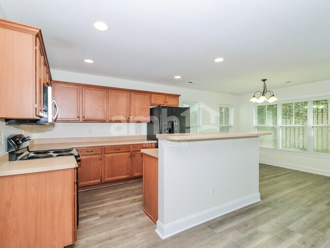 Building Photo - 1254 Clancy Dr NE