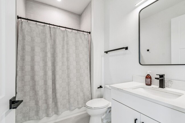 Building Photo - Modern Townhome For Lease in downtown St Pete and Warehouse Arts District