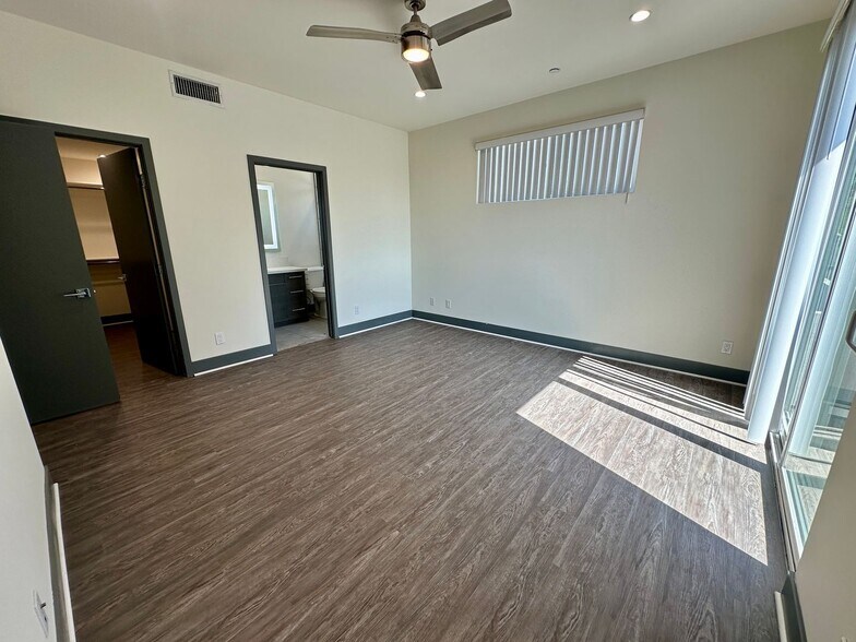 Building Photo - 6439 W 86th Pl