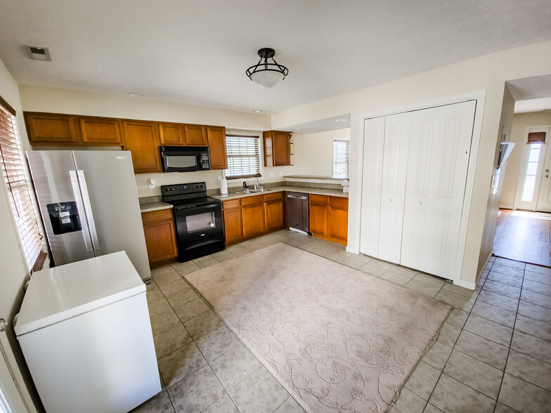 Kitchen - 2609 S Delila Star Dr